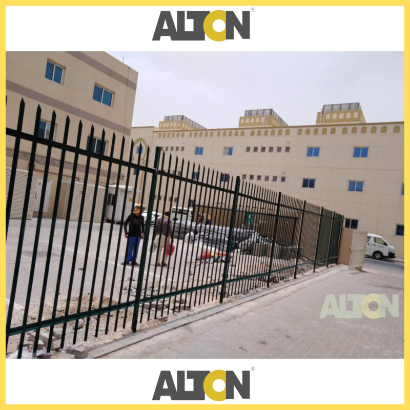 Palisade fence - Image 2